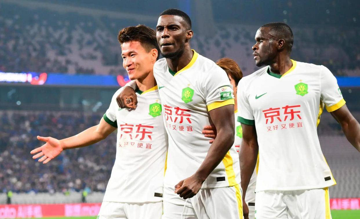 北京建业战平上海申花，互有进攻不占上风