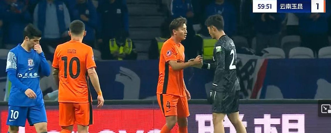 北京建业战平上海申花，互有进攻不占上风