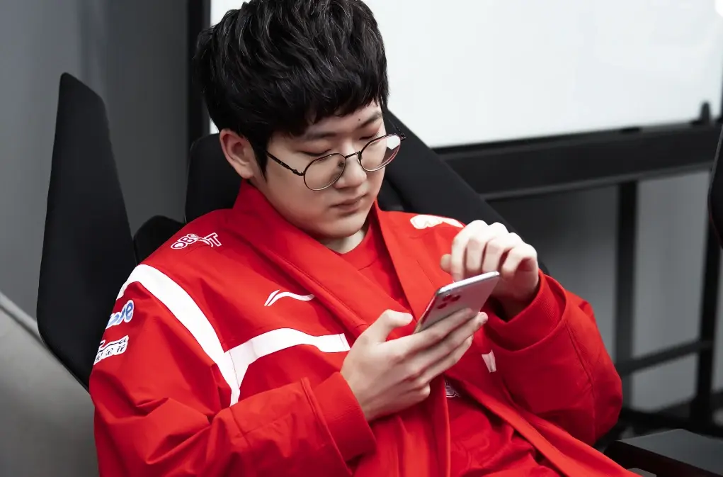 包含100T翻盘EDG，Lehends极限生还后反打宿敌对决全球总决赛，让粉丝疯狂欢呼的词条