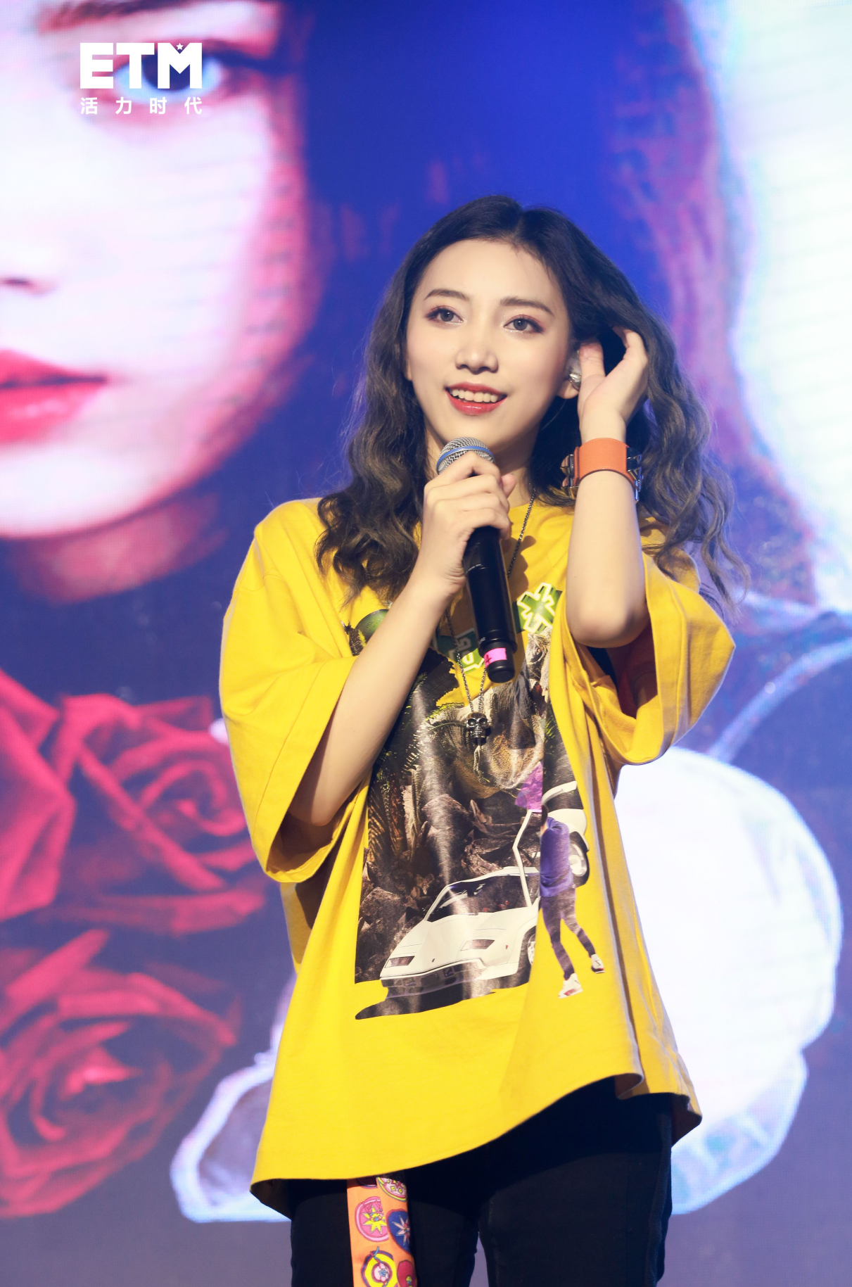 LGD轻取DFM，Jankos团战一打五峡谷大战成都决赛之夜，点燃全场激情