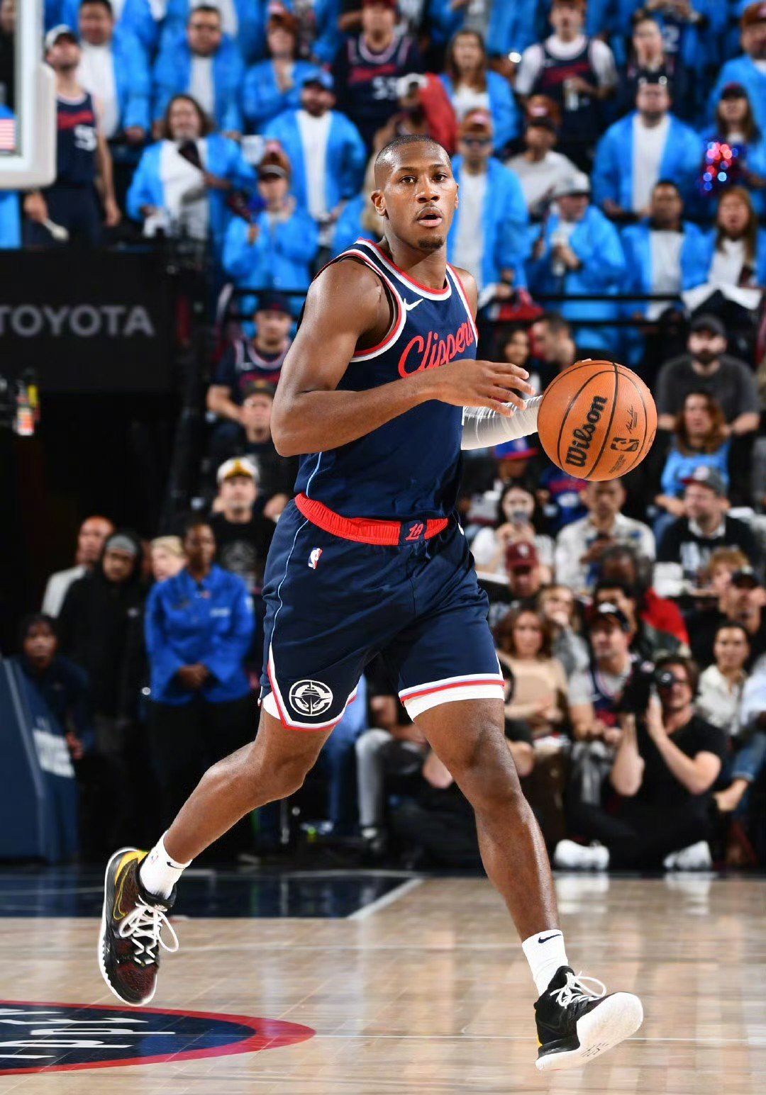 快船队主帅因不满判罚遭罚款