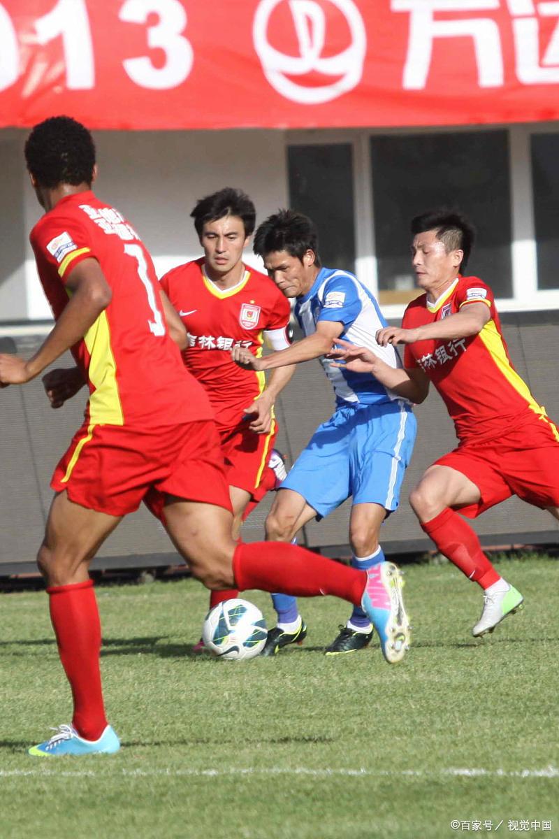 经典足球对决成为城市一道风景线