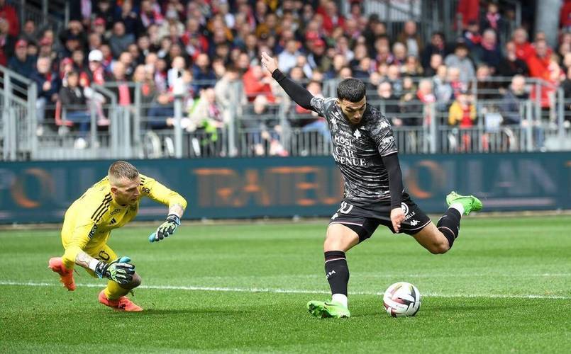 里尔在客场不敌梅斯，丧失领先优势