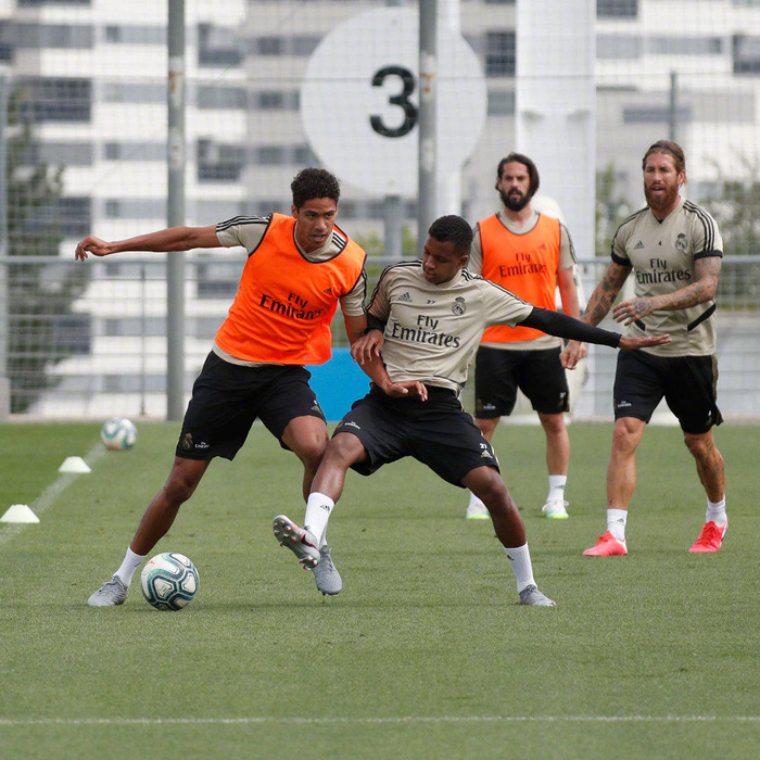 包含球队利用技战术取胜,战术罗色秀带动全队信心的词条 包含球队利用技战术取胜,战术罗色秀带动全队信心的词条