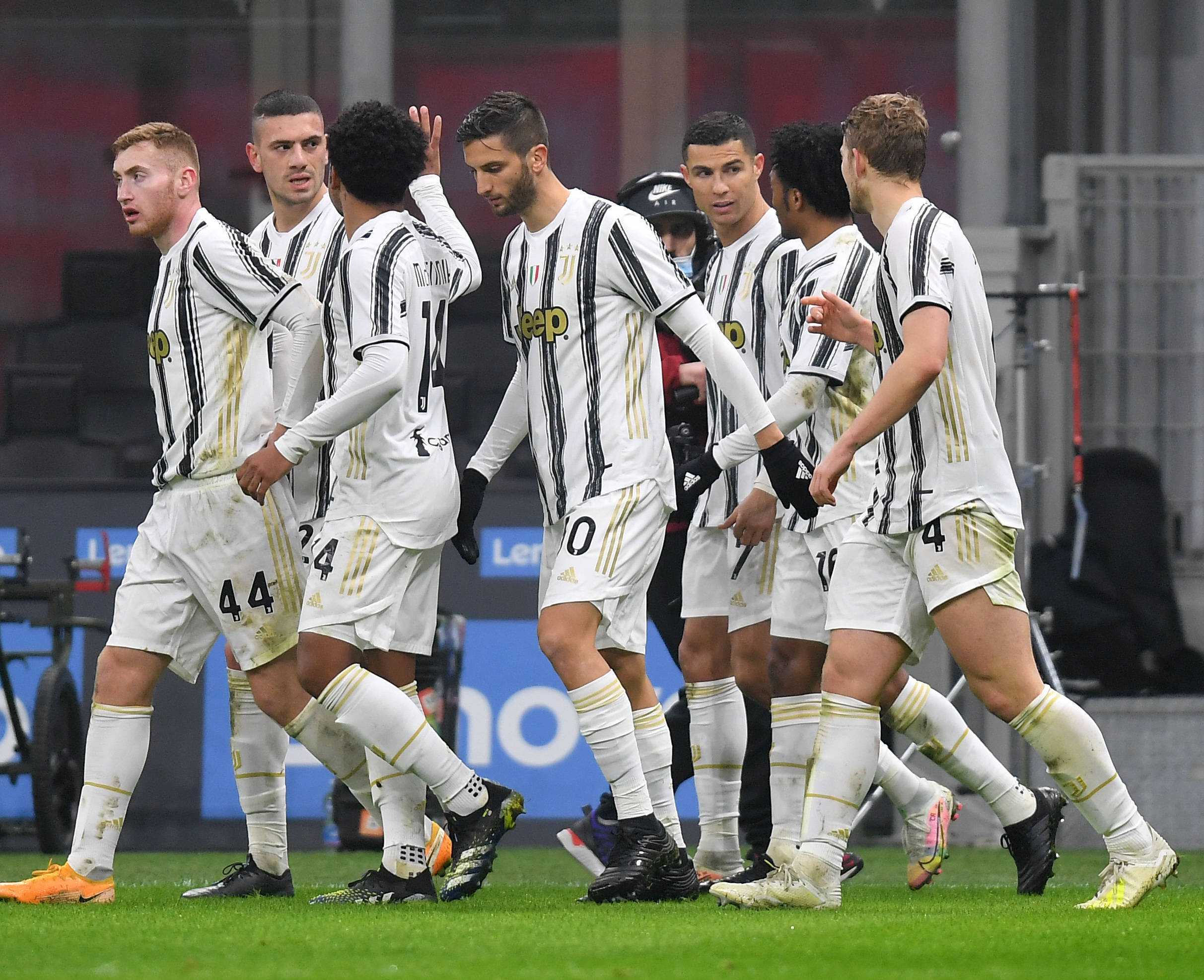 顶尖球队间的对抗：实力碰撞令人期待的简单介绍